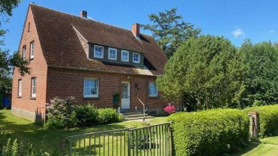 Einfamilienhaus mit wunderschönem Grundstück