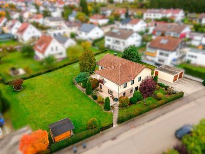 Zweifamilienhaus mit viel Potenzial, großem Garten und Doppelgarage in Zukunftsregion