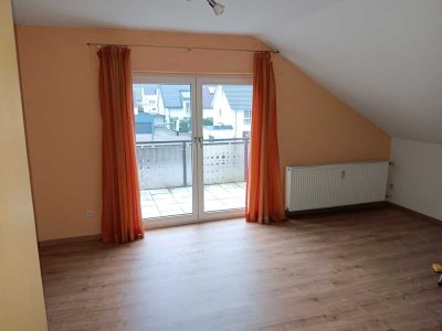 Modernisierte 2-Raum-Wohnung mit Balkon und Einbauküche in Leonberg-71229