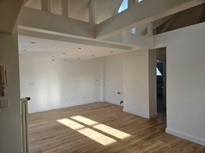 Erstbezug nach Sanierung: 2 Zi. Luxus-Dachgeschosswohnung im Herzen von Troisdorf      in Troisdorf