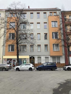 Roh-Dachgeschoss mit großem Entwicklungspotenzial im Herzen von Berlin-Neukölln