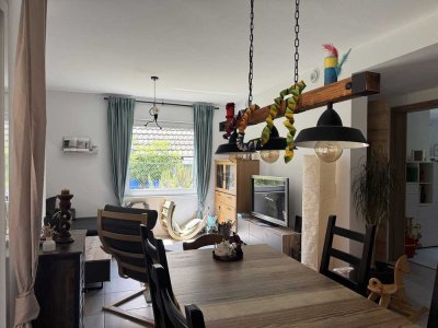 Hochwertige 5 Zimmer-Erdgeschosswohnung mit Terrasse und Garten