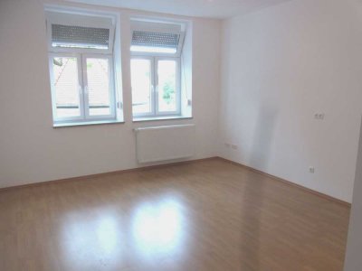 Laim nach Altbausanierung: Helle 1-Zimmer-Wohnung in kleinem kernsaniertem Wohnhaus
