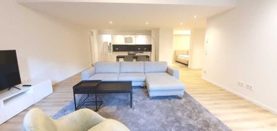 Großzügiges möbliertes Appartement in kleiner Mieteinheit in Frankfurt/Ginnheim