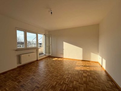Helle 4-Zimmer-Wohnung mit 2 Balkonen mit toller Aussicht, ab sofort