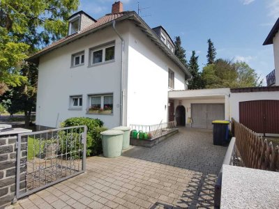 Kapitalanlage !!! Mehrfamilienhaus mit großem Garten und Garagen in zentraler Lage von Friedberg