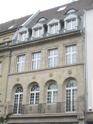 Bonn-City, attraktive 4 Zimmerwohnung in denkmalgeschütztem Altbau