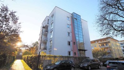 Zentral am Ulmer Kuhberg gelegen: Ruhige, stilvolle Erdgeschosswohnung mit Gartenanteil