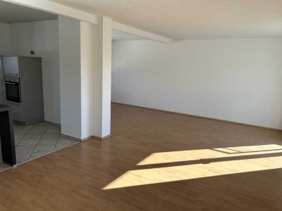 Geräumige, frisch renovierte Wohnung in Neckarhausen