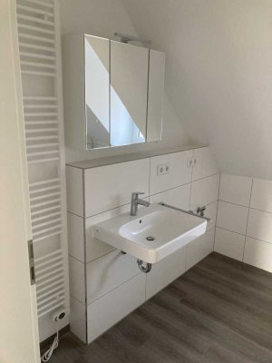 5 Zimmer DG Wohnung neu renoviert