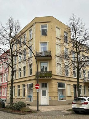 Wohnung mit Altbaucharme und Balkon in zentraler und doch ruhiger Wohnlage