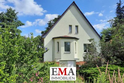 Teilsaniertes Einfamilienhaus mit Vollkeller aus den 1930er Jahren in Rathausnähe