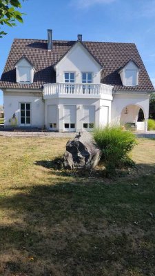 Exklusives Refugium in Volkenschwand: Wohnen im Grünen mit Sauna und parkähnlichem Garten