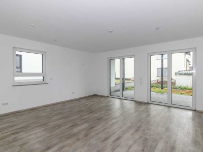 Neuwertige Erdgeschosswohnung mit Terrasse, 2 Tiefgaragenstellplätzen und Aufzug in Künzell-Engelhel