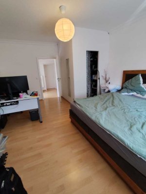 Schöne neuwertige 3-Zimmer-Wohnung mit EBK in Unterföhring