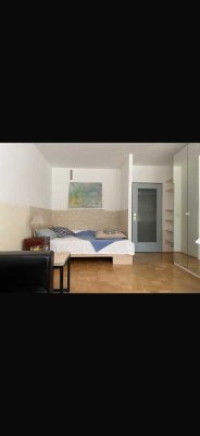 Exklusive 1-Raum-Erdgeschosswohnung mit EBK und Balkon in München Schwabing-West