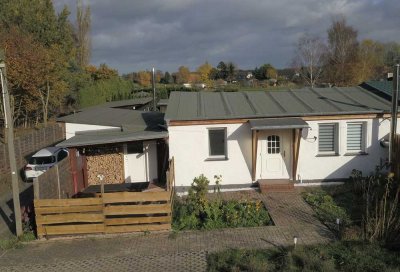 Bungalow in Waldrandlage mit ca. 860 m² Grundstück, Garage , Werkstatt, Terrasse, Kamin, Vollbad