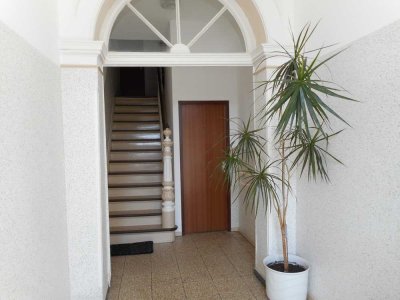 teilrenovierte 3 Raumwohnung über zwei Etagen