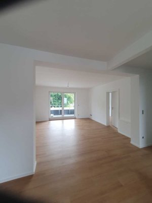 Erstbezug nach Kernsanierung  im Niedrig-Energiehaus - 2,5 helle Zimmer mit Balkon in Recklinghausen