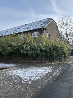 Denkmalgeschütztes Endreihenhaus auf dem Heinrichshof mit 5,5 Zimmern in Köln Fühlingen
