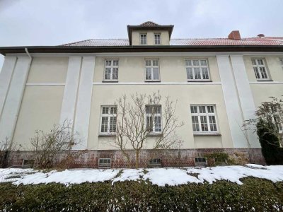Renovierte, geräumige 2–ZKB–Wohnung in Heppens zu vermieten!