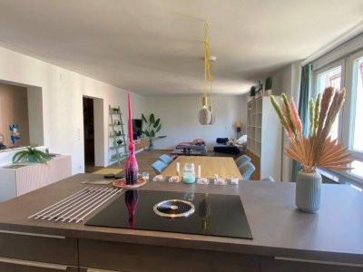 Klinik/Uninähe: großzügige 3-Zimmerwohnung mit Westbalkon, teilmöbliert (ein 4.Zimmer wäre möglich)
