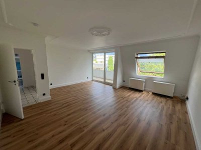 Stilvolle, modernisierte 3-Zimmer-DG-Wohnung mit geh. Innenausstattung mit Balkon und EBK