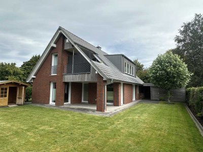 Exklusive Erdgeschosswohnung mit 3 ZKB, G-WC, HWR, Terrasse & Carportstellplatz in Jaderberg