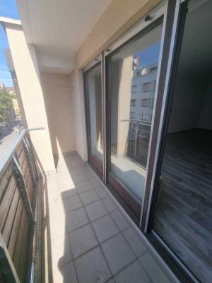 Großzügiges 1-Zimmer- Apartment mit Loggia und 
Einzel-Tiefgaragenstellplatz