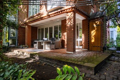 Zuhause im Grünen mit den urbanen Vorzügen der Stadt! Bezugsfreies 5 Zimmer Reiheneckhaus!