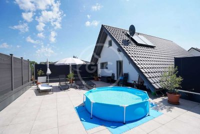 Neuwertiges Einfamilienhaus mit luxuriöser Ausstattung und großer Dachterrasse