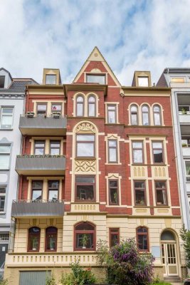Altbauwohnung in zentraler Lage über den Dächern Kiels mit großer Doppelgarage