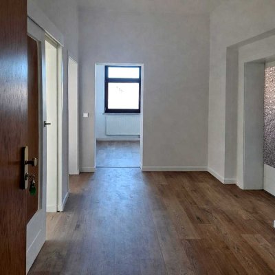 Helle, frisch renovierte 3-Zimmer-Wohnung in zentraler Lage