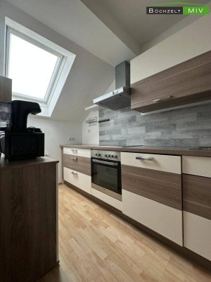 PROVISIONSFREI: Dachgeschosswohnung mit ca. 70,20 m² und möblierter Küche ++ FOHNSDORF ++