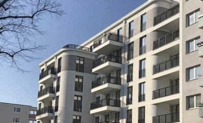 Helle 3-Zi.-DG-Wohnung mit Balkon in Berlin-Tempelhof