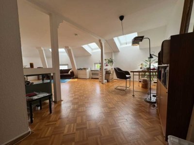 • PROVISIONSFREI • Von Privat! 
DG, 58qm, gepflegter Stil-Altbau in Bestlage Nordend