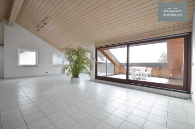 Außergewöhnliche 4,5 Zimmer Wohnung direkt am Feld mit Garage