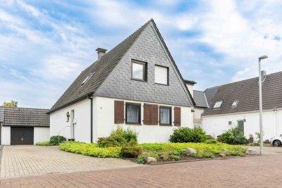 Charmante Wohnung mit großem Garten, Pool, separatem Hobbyraum und geräumigen Keller – ab sofort