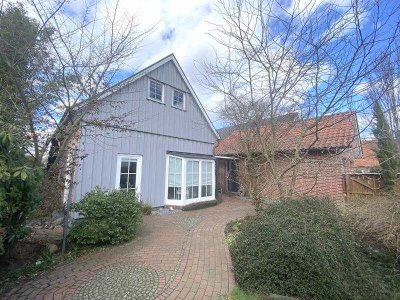 Top gepflegt und in vielen Bereichen modernisiert mit 2 Wohneinheiten in zentrumsnaher Lage!!