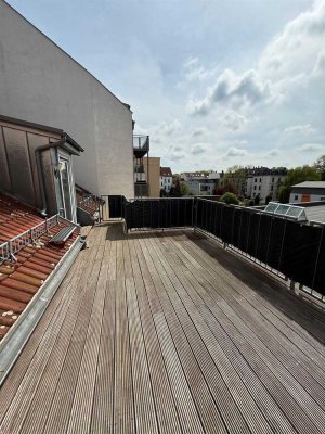 Große Maisonette 3-Zimmer Wohnung mit Laminat, Garage und Dachterrasse in guter Lage