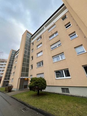 Gepflegte 4-Zimmer-Wohnung mit Balkon in Landshut-Nikola