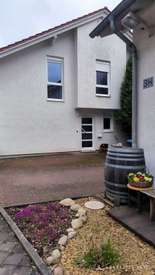 CHARMANTE DOPPELHAUSHÄFTE NAHE INNENSTADT