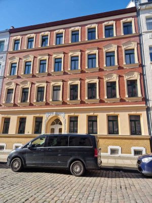 Herrliche Dachgeschoßwohnung * Einbauküche * neue Dachfenster