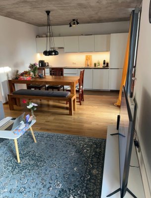 WG-Zimmer in moderner Wohnung mit großem Garten