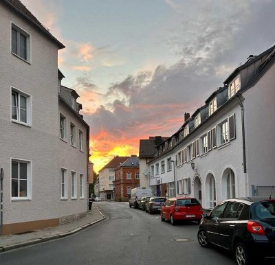EG: 2 Zimmer möbliert mit Einbauküche sanierter Altbau Altstadt