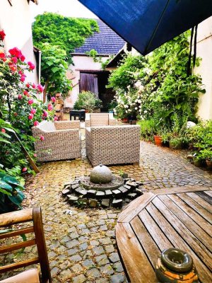 Ein echtes Juwel! Baureifes Land mit einer ansprechenden Bestandsimmobilie.