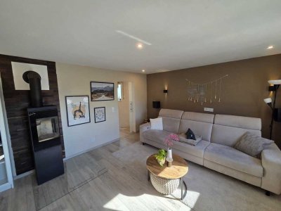 Charmante und komplett modernisierte DHH (80 m² Wfl.) mit pflegeleichtem Grundstück in Burgpreppac