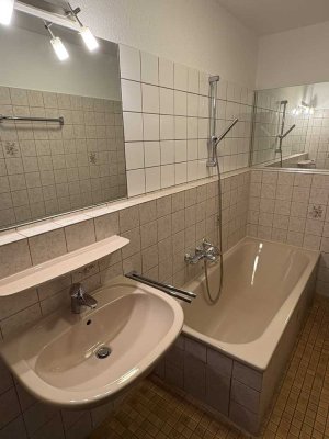 Geschmackvolle 1-Raum-Hochparterre-Wohnung mit Balkon und Einbauküche in Leimen