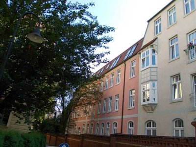Platz & Chic - 3-Raum-Dachgeschoß-Wohnung mit Balkon in Stadtfeld