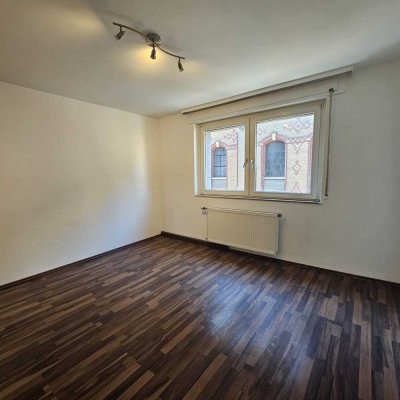 Zentrale 2-Zimmer Wohnung mit Garage + extra Hobbyraum im DG in Hochschulnähe